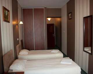 Отель Hotel Nad Rzeczką Торунь Двухместный номер с 2 отдельными кроватями-4